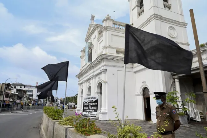 A policeman stands guard at St. Anthony's church in Colombo, Aug. 21, 2021. Credit: Ishara S. Kodikara/AFP via Getty Images.